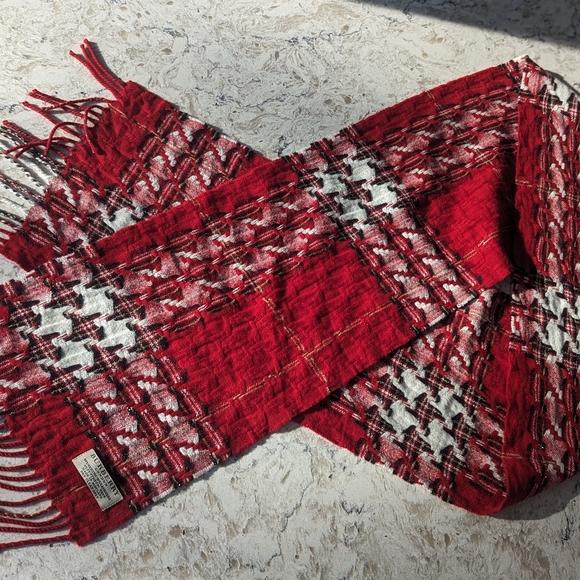 Red Burberry scarf - Picture 2 of 3